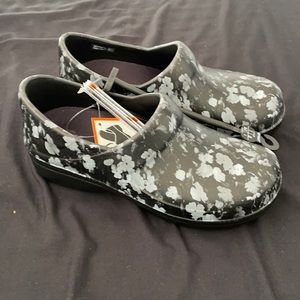 BRAND NEW CROCS NERIA PRO II GRAPHIC CLOGS